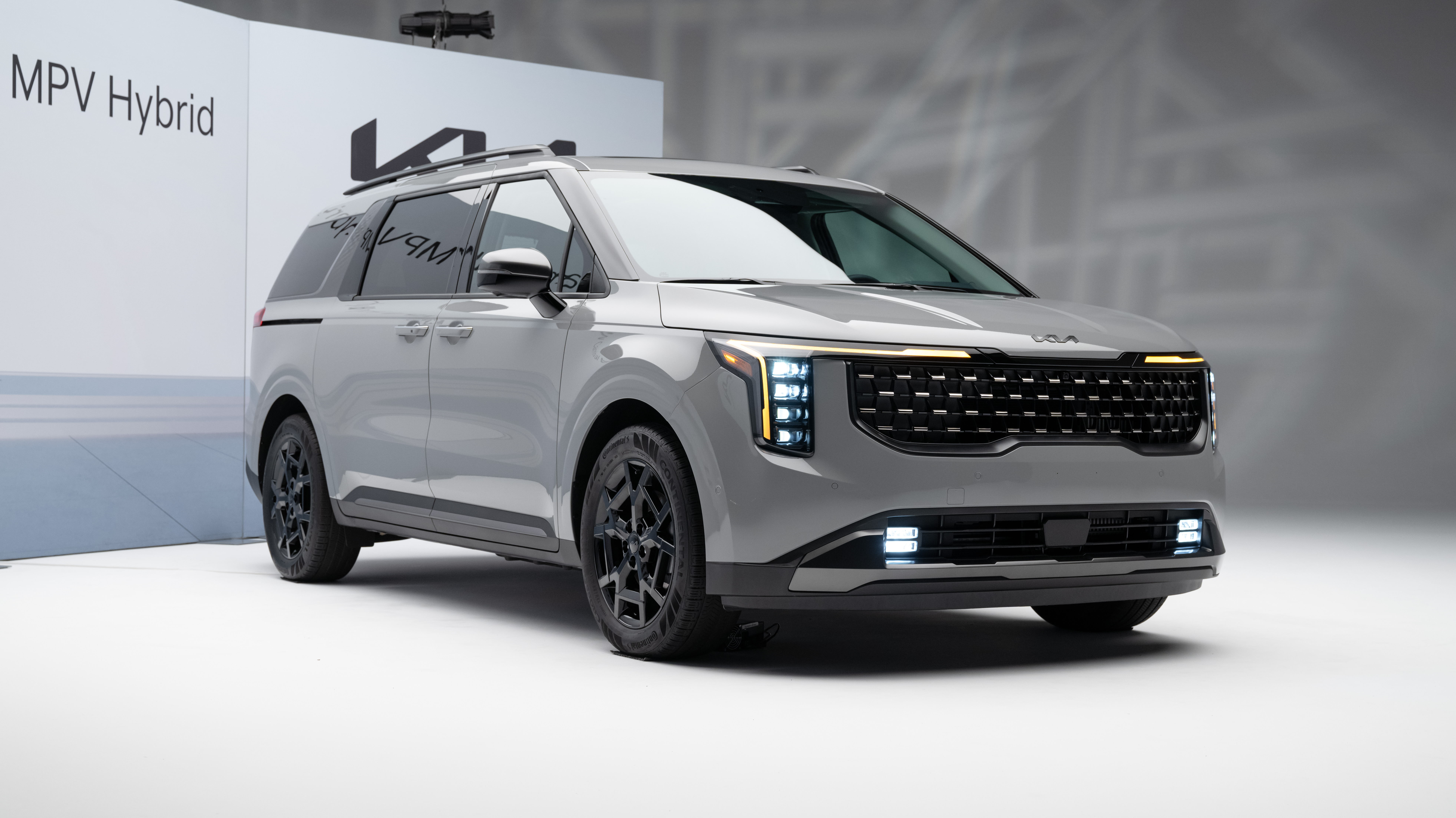 Watch along as our Technical Director, Frank Markus goes over all that's new with the 2025 Kia Carnival.