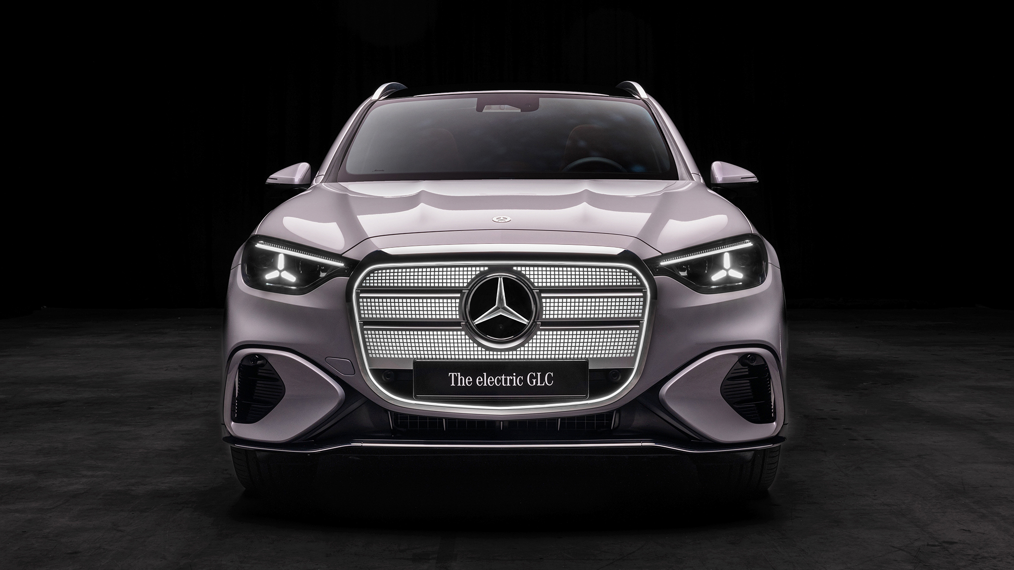 The 2027 Mercedes-Benz GLC EV blends cutting-edge tech with classic design. From a sleek illuminated grille and panoramic smart roof to a 39-inch Hyperscreen and 4D sound system, this EV offers futuristic features without abandoning the familiar look of its gas-powered sibling. Join us for a full breakdown of Mercedes' most refined electric SUV yet—including range, performance, and all the high-tech luxury inside.